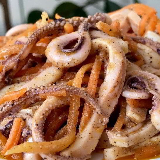 Рецепт салата с кальмарами и морковью по-корейски