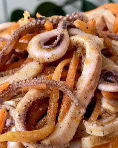 Салат с кальмарами и морковью по-корейски