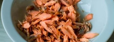 салат из копченой горбуши с лисичками и восковой фасолью. Шаг 12