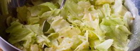 салат из копченой горбуши с лисичками и восковой фасолью. Шаг 18