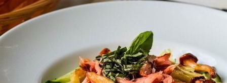 салат из копченой горбуши с лисичками и восковой фасолью. Шаг 20