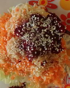 Салат из молодой капусты и свеклы с сельдереем