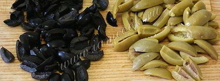 салат из морской капусты, помидор, оливок и маслин. Шаг 5