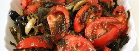 салат из морской капусты, помидор, оливок и маслин. Шаг 6
