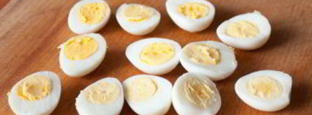 салат из моцареллы, томатов и перепелиных яиц. Шаг 3