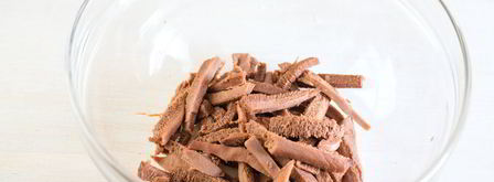 салат из языка со свежим огурцом и кунжутом. Шаг 3