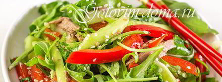 салат из языка со свежим огурцом и кунжутом. Шаг 7