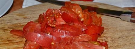 салат любимый с колбасой и овощами. Шаг 4