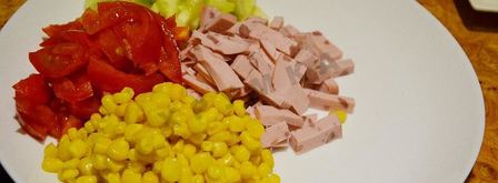 салат любимый с колбасой и овощами. Шаг 10