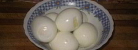 салат мимоза с сайрой. Шаг 2