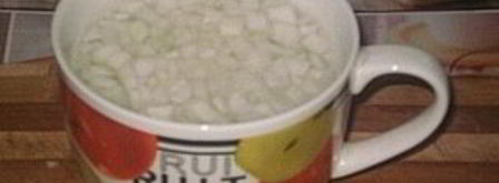 салат мимоза с сайрой. Шаг 3