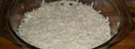 салат мимоза с сайрой. Шаг 5