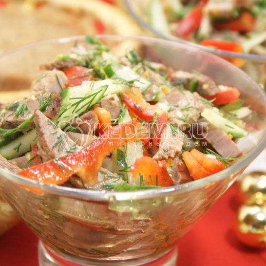 Рецепт салата с говядиной, овощами и зеленью