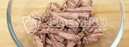 салат с говядиной, овощами и зеленью. Шаг 2