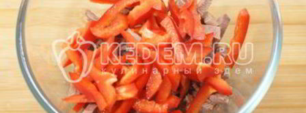 салат с говядиной, овощами и зеленью. Шаг 3