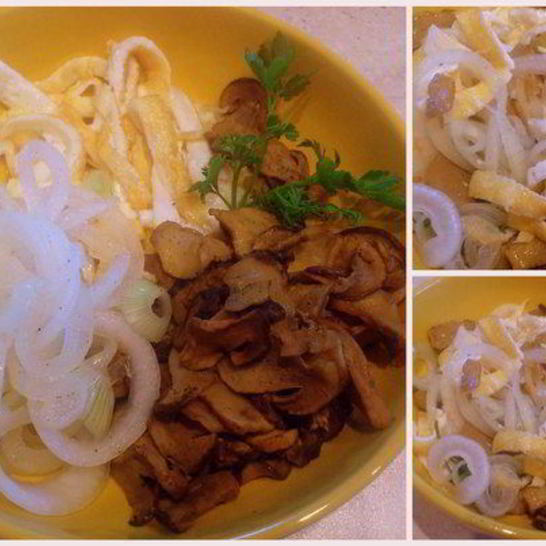 Рецепт салата с грибами и белковым блинчиком