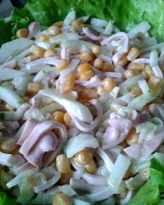 Салат с кальмарами и луком