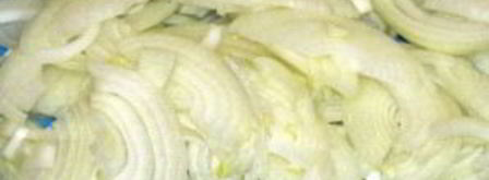 салат с кальмарами и луком. Шаг 2