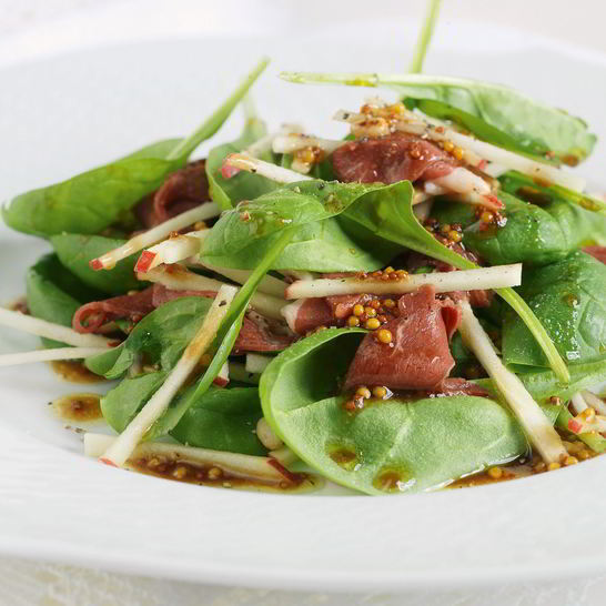 Рецепт салата с копченой утиной грудкой, шпинатом и яблоками