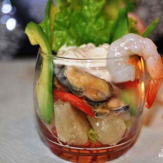 Рецепт салата с копчеными мидиями