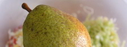 салат с крабовыми палочками, грушей и креветками. Шаг 4