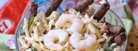 салат с крабовыми палочками, грушей и креветками. Шаг 7