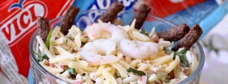 салат с крабовыми палочками, грушей и креветками. Шаг 8