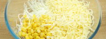 салат с крабовыми палочками и капустой. Шаг 3