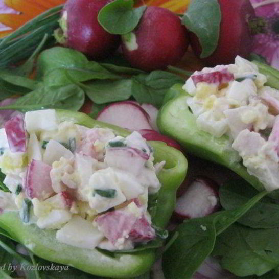 Рецепт салата с куриной грудкой, редисом и руколой