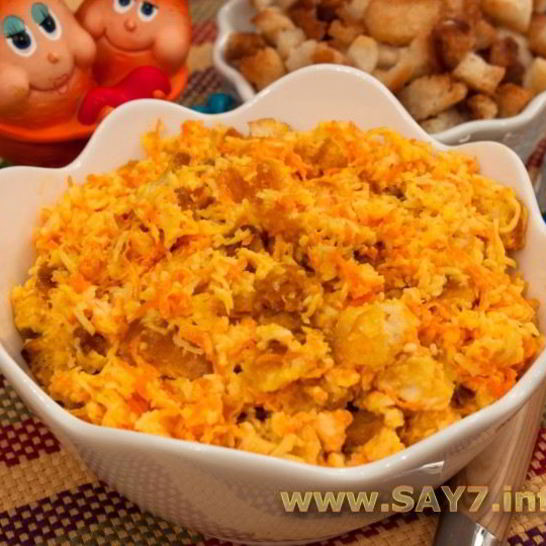 Рецепт салата с сухариками, сыром и морковкой