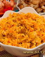 Салат с сухариками, сыром и морковкой