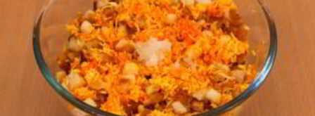 салат с сухариками, сыром и морковкой. Шаг 6