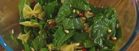 салат с вялеными помидорами и бантиками. Шаг 8