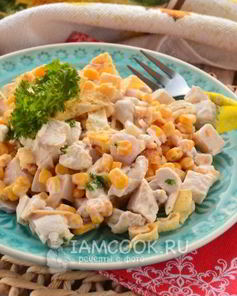 Салат с яичными блинчиками и кукурузой