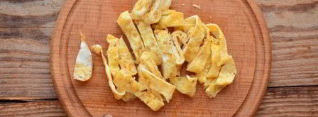 салат с яичными блинчиками и кукурузой. Шаг 5