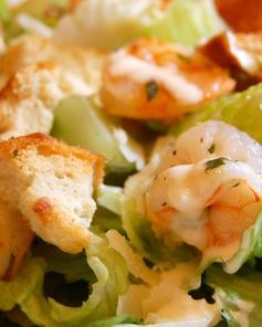 Салат Цезарь с креветками
