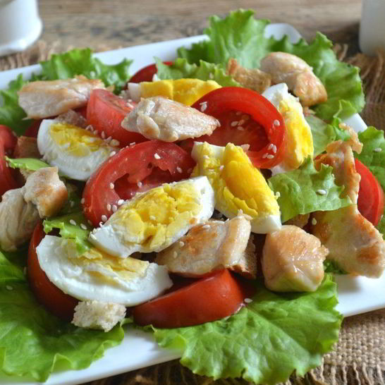 Рецепт салата цезарь с курицей и сухариками