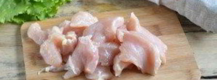 салат цезарь с курицей и сухариками. Шаг 2