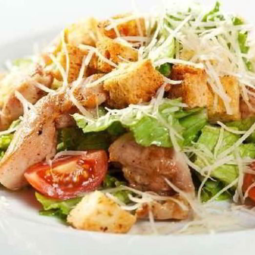 Салат цезарь с курицей