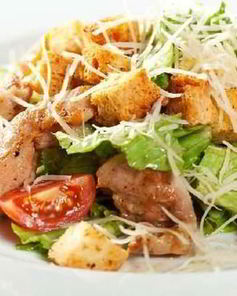 Салат цезарь с курицей