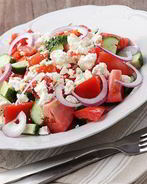 Шопский салат с перцем чили