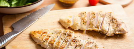 свежий салат с курицей и бальзамическим соусом. Шаг 8