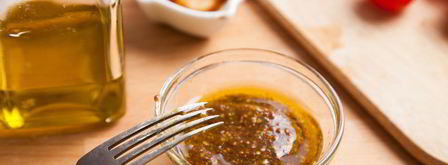 свежий салат с курицей и бальзамическим соусом. Шаг 10