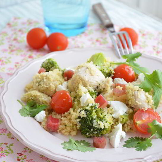 Рецепт теплого салата с индейкой, замаринованной с ревенем