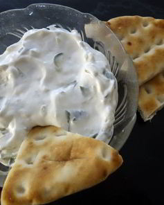 Готовим соус из йогурта к мясу, овощным блюдам и десертам