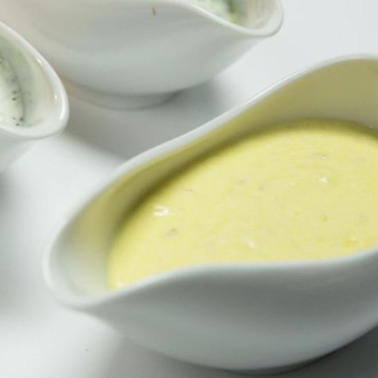 Рецепт йогуртового соуса с луком и чесноком