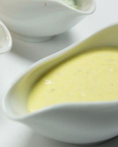 Йогуртовый соус с луком и чесноком