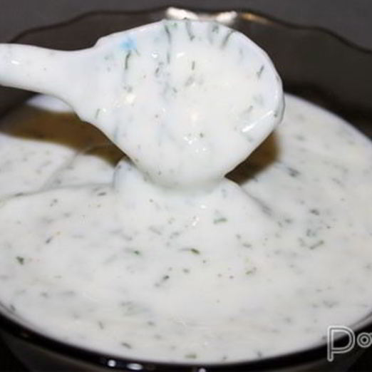 Соус из йогурта с чесноком для мяса и рыбы