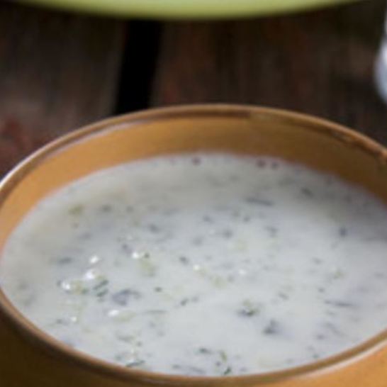 Рецепт соуса из мацони с огурцами и мятой