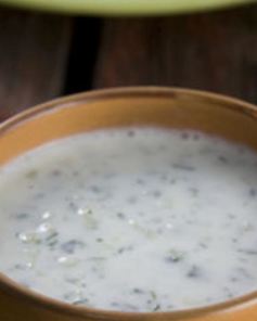 Соус из мацони с огурцами и мятой